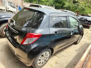 Toyota Vitz 1.3 FWD 5dr 2012 Gray