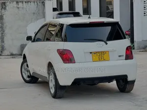 Toyota IST 2004 White