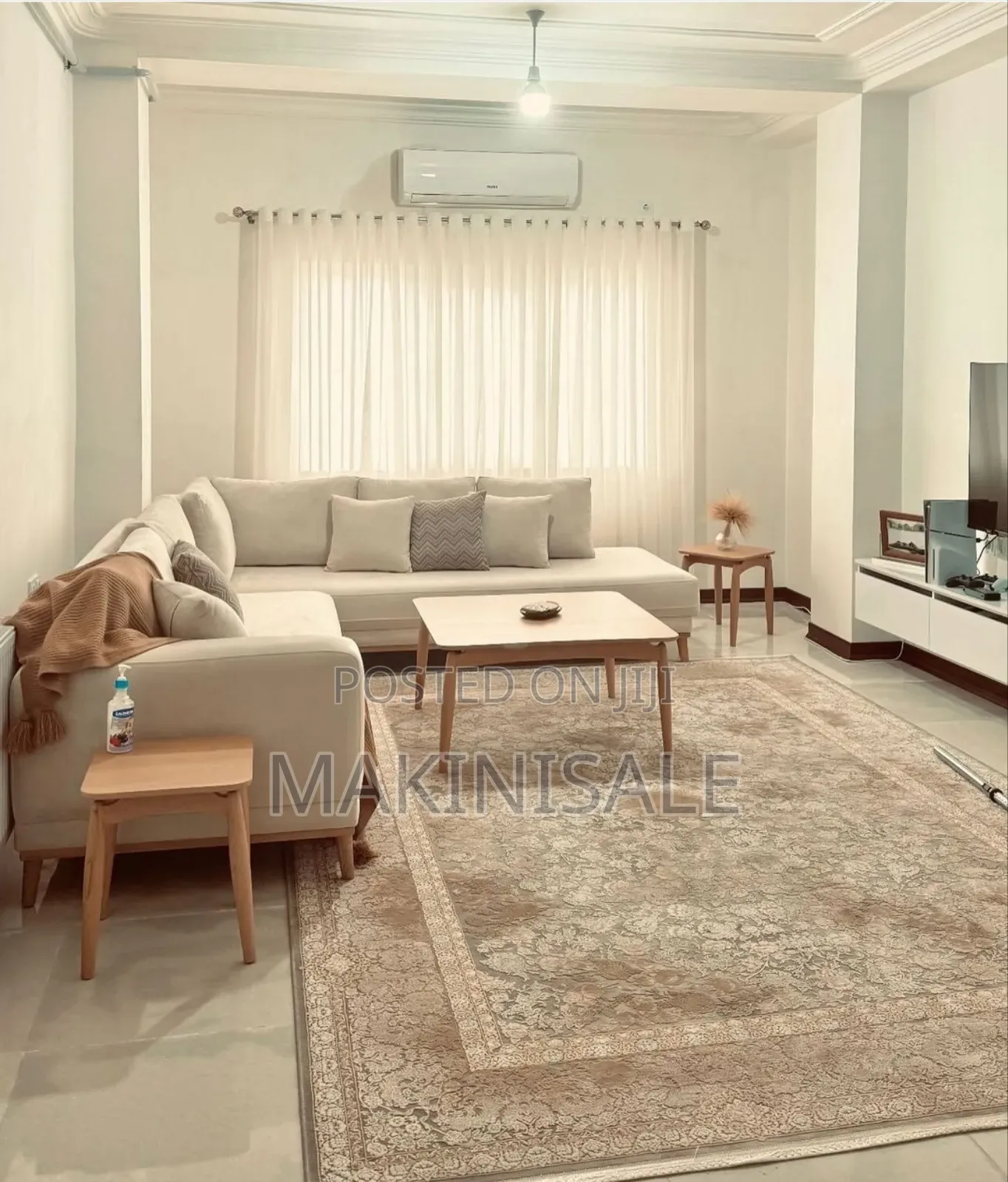 Sofa Seti Na Meza Zake Full Na Side Table