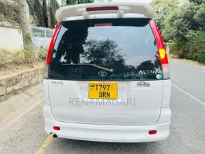 Toyota Noah 2006 White