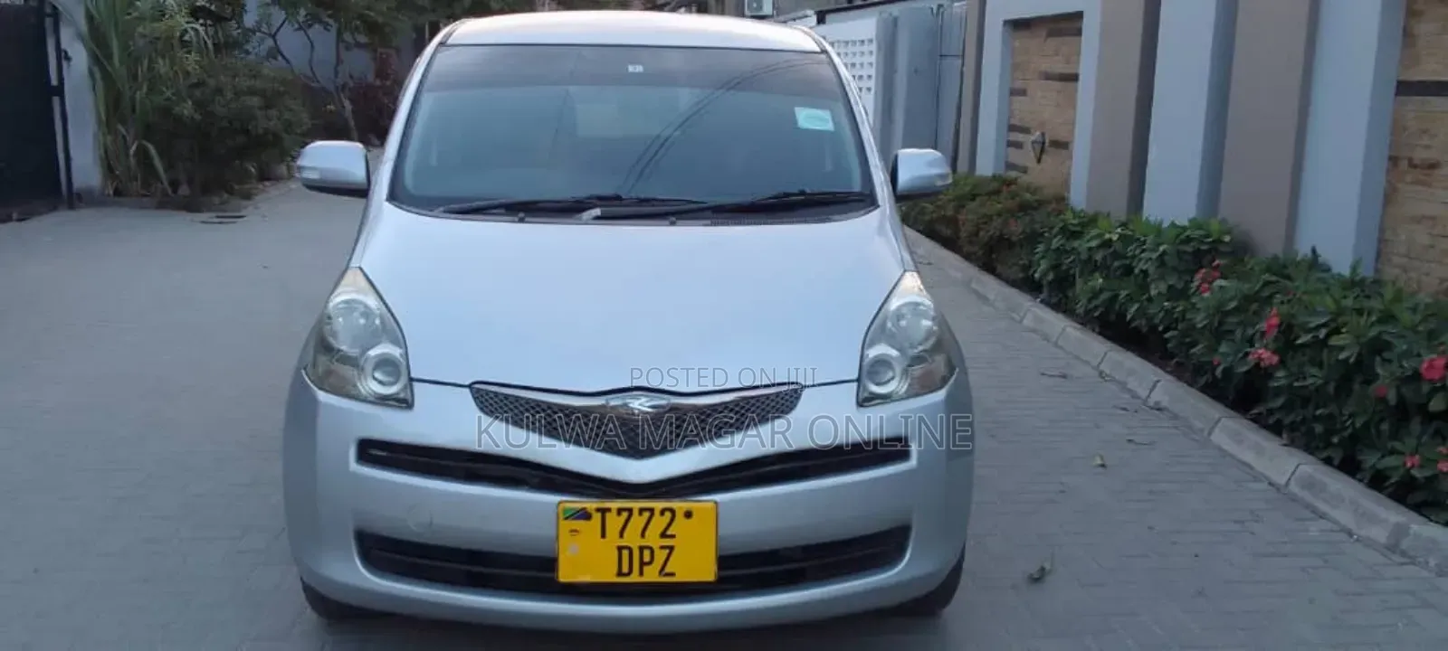 Toyota Ractis 2010 Silver