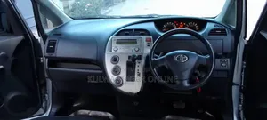 Toyota Ractis 2010 Silver
