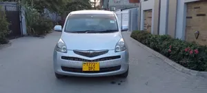 Toyota Ractis 2010 Silver