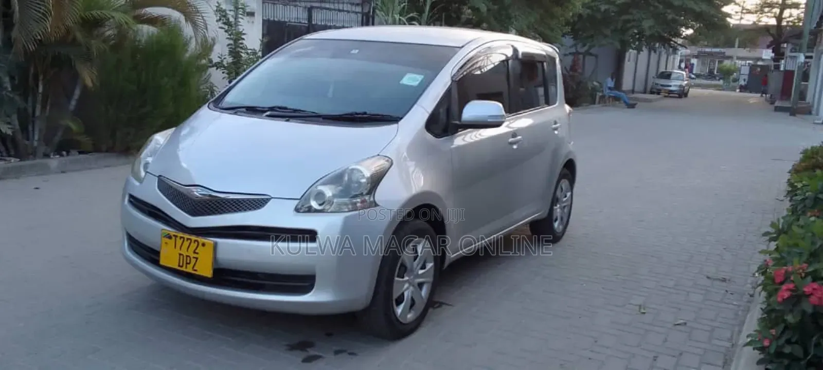 Toyota Ractis 2010 Silver