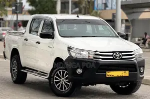 Photo - Toyota Hilux 2019 White