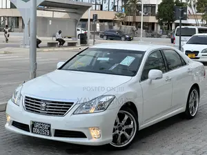 Toyota Crown 2012 White