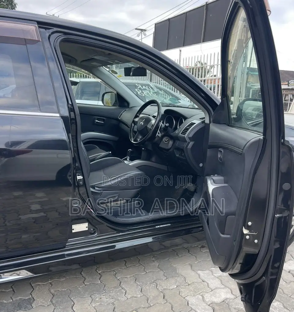 Mitsubishi Outlander 2011 Black