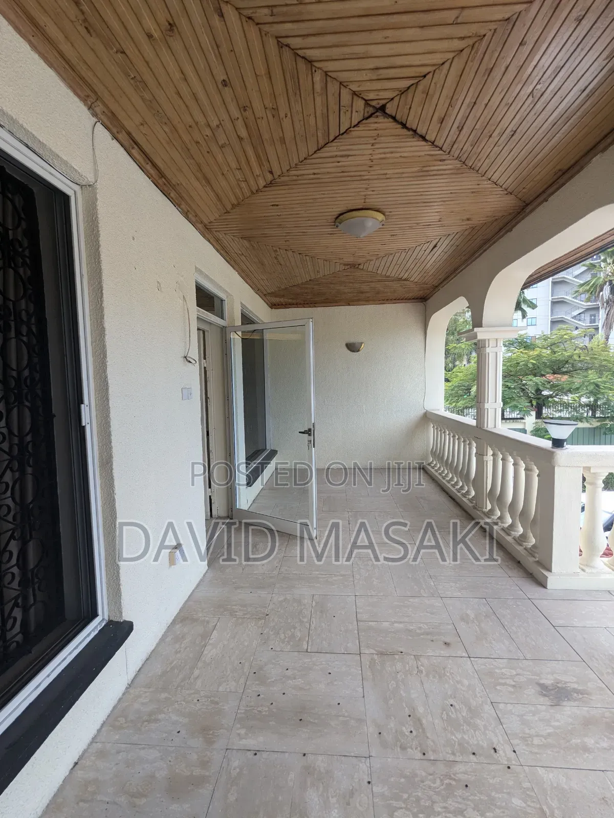 4bdrm Villa in Ada Big Place for rent