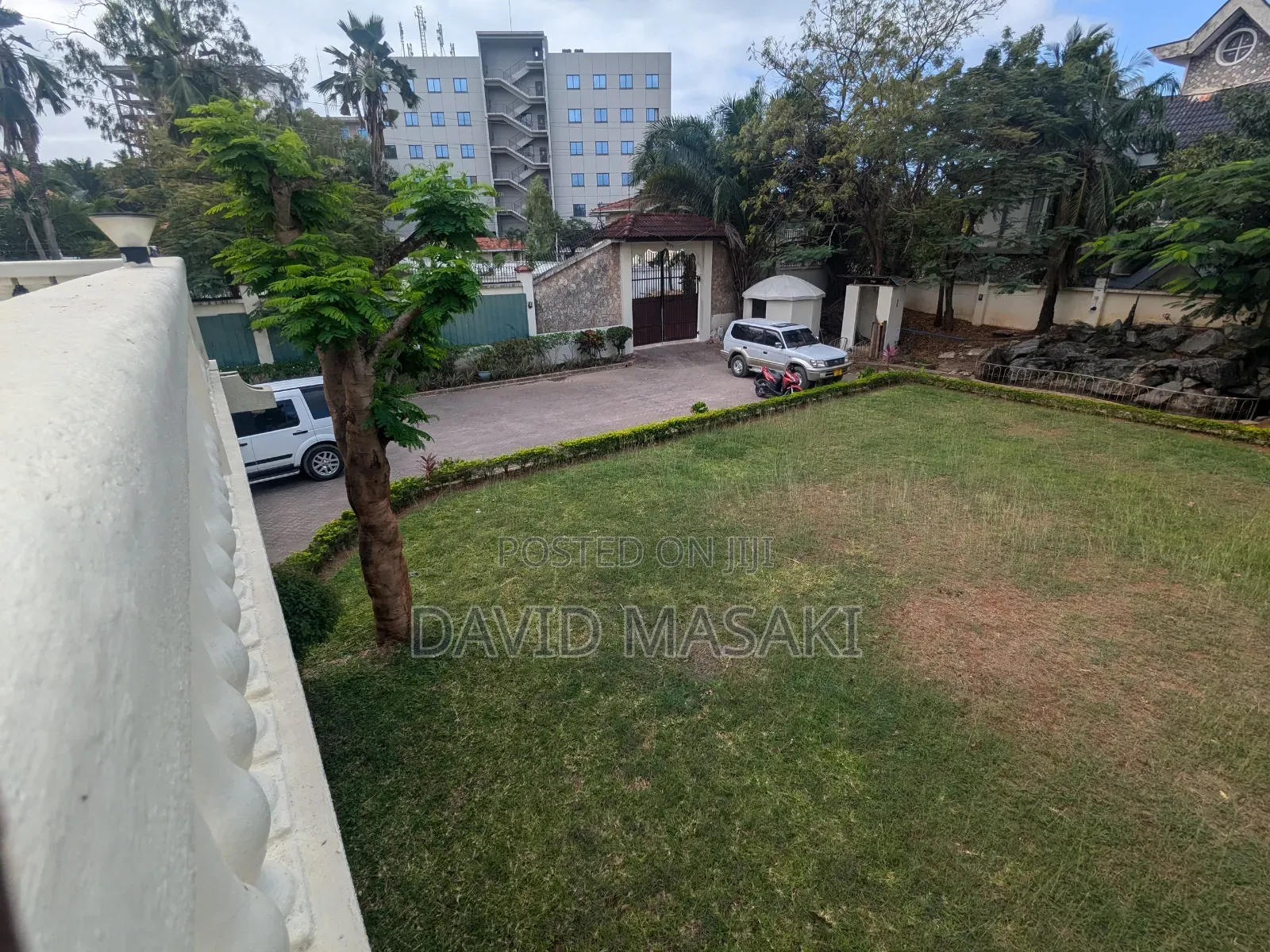 4bdrm Villa in Ada Big Place for rent