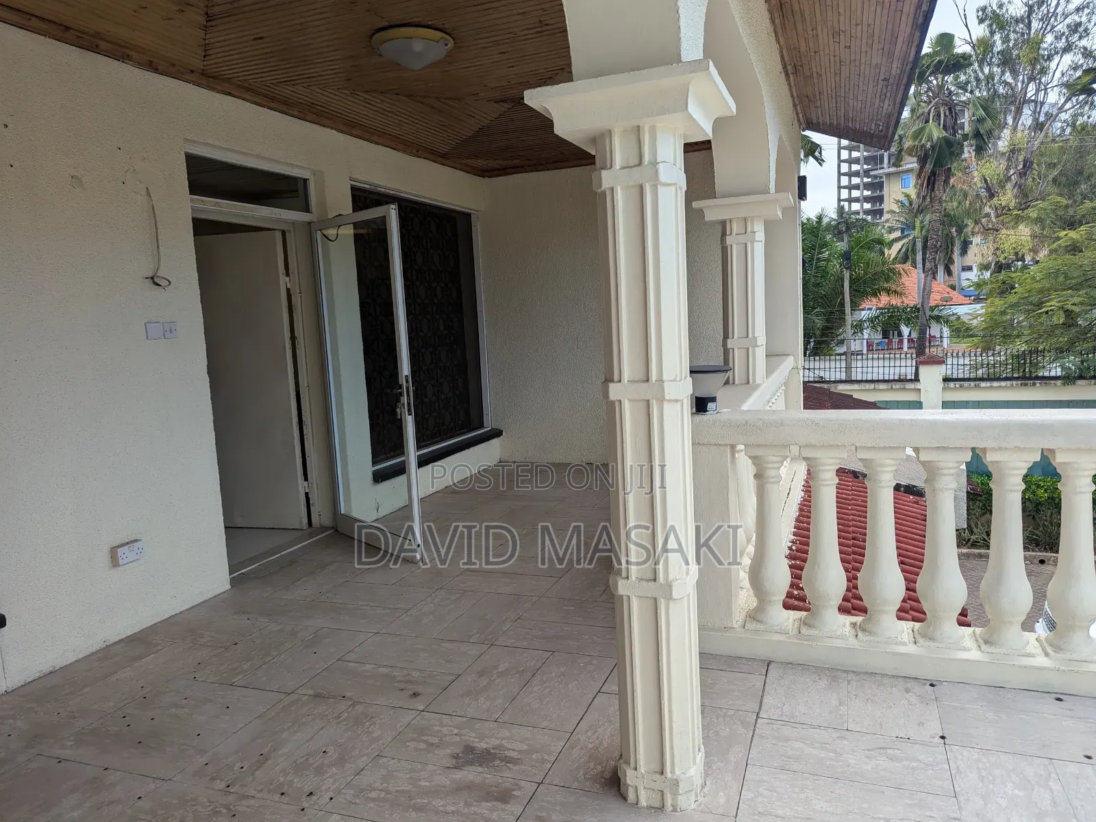 4bdrm Villa in Ada Big Place for rent