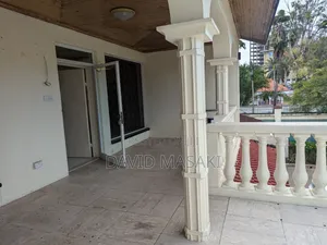 4bdrm Villa in Ada Big Place for rent