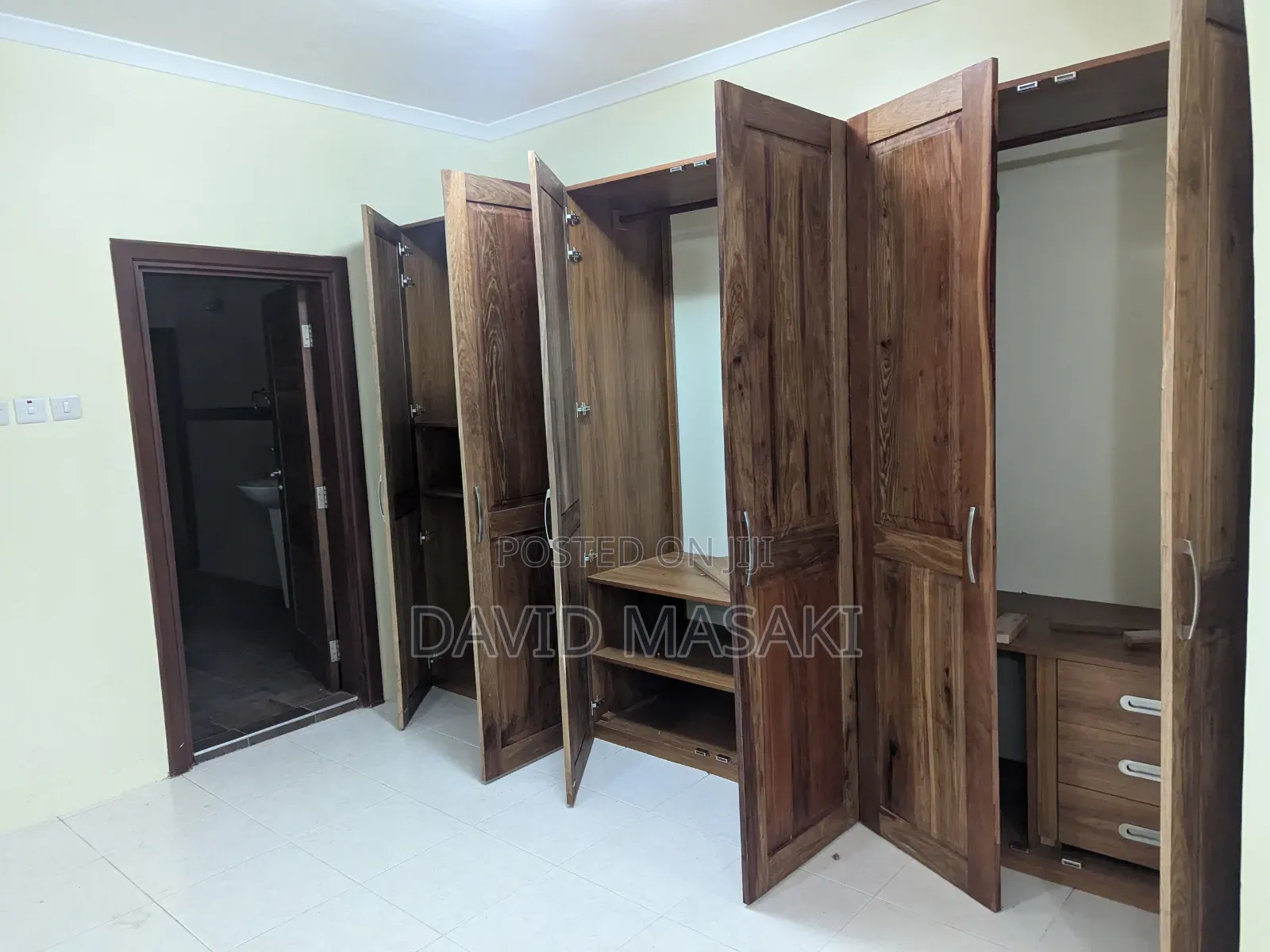 4bdrm Villa in Ada Big Place for rent