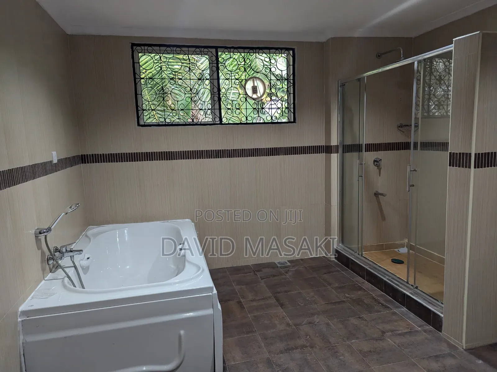 4bdrm Villa in Ada Big Place for rent