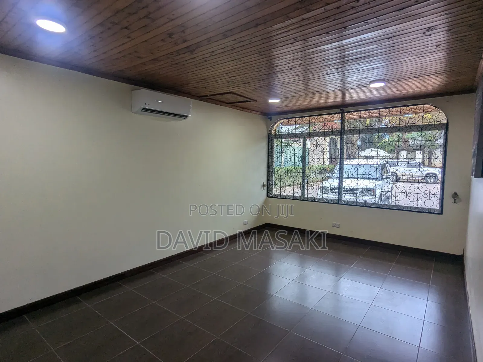4bdrm Villa in Ada Big Place for rent
