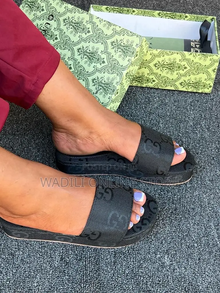 Gucci Flat Sandals