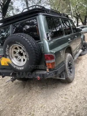 Nissan UA-QG 2000 Gray