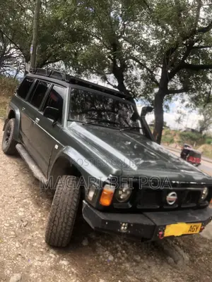 Nissan UA-QG 2000 Gray
