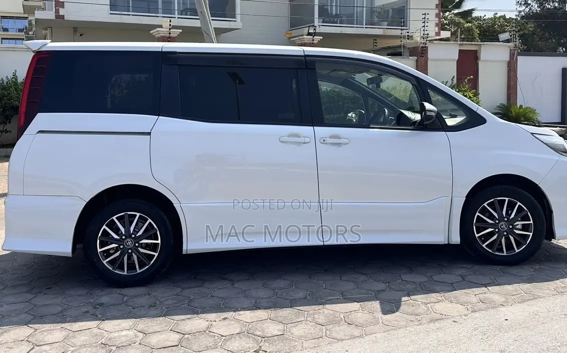 Toyota Noah 2014 White