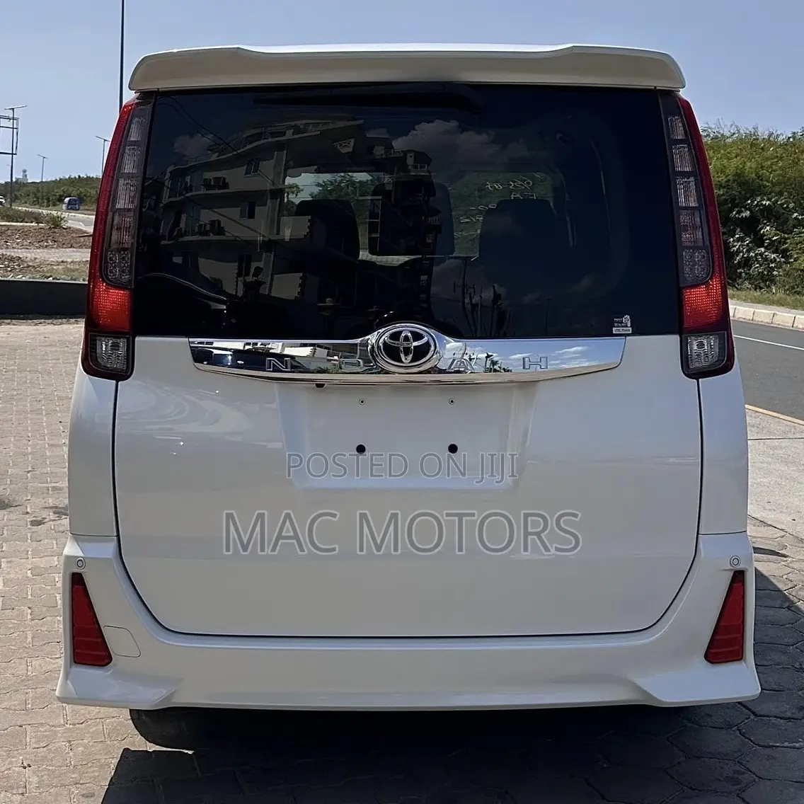 Toyota Noah 2014 White