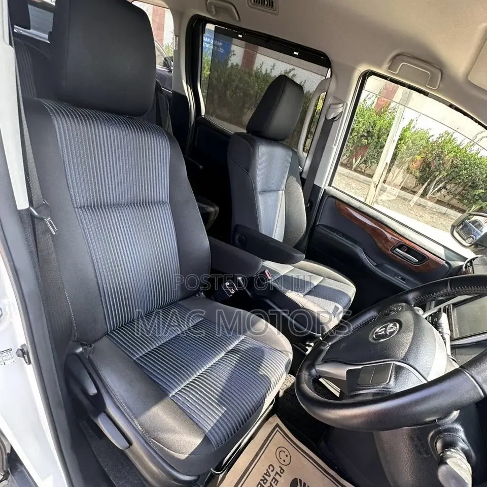 Toyota Noah 2014 White