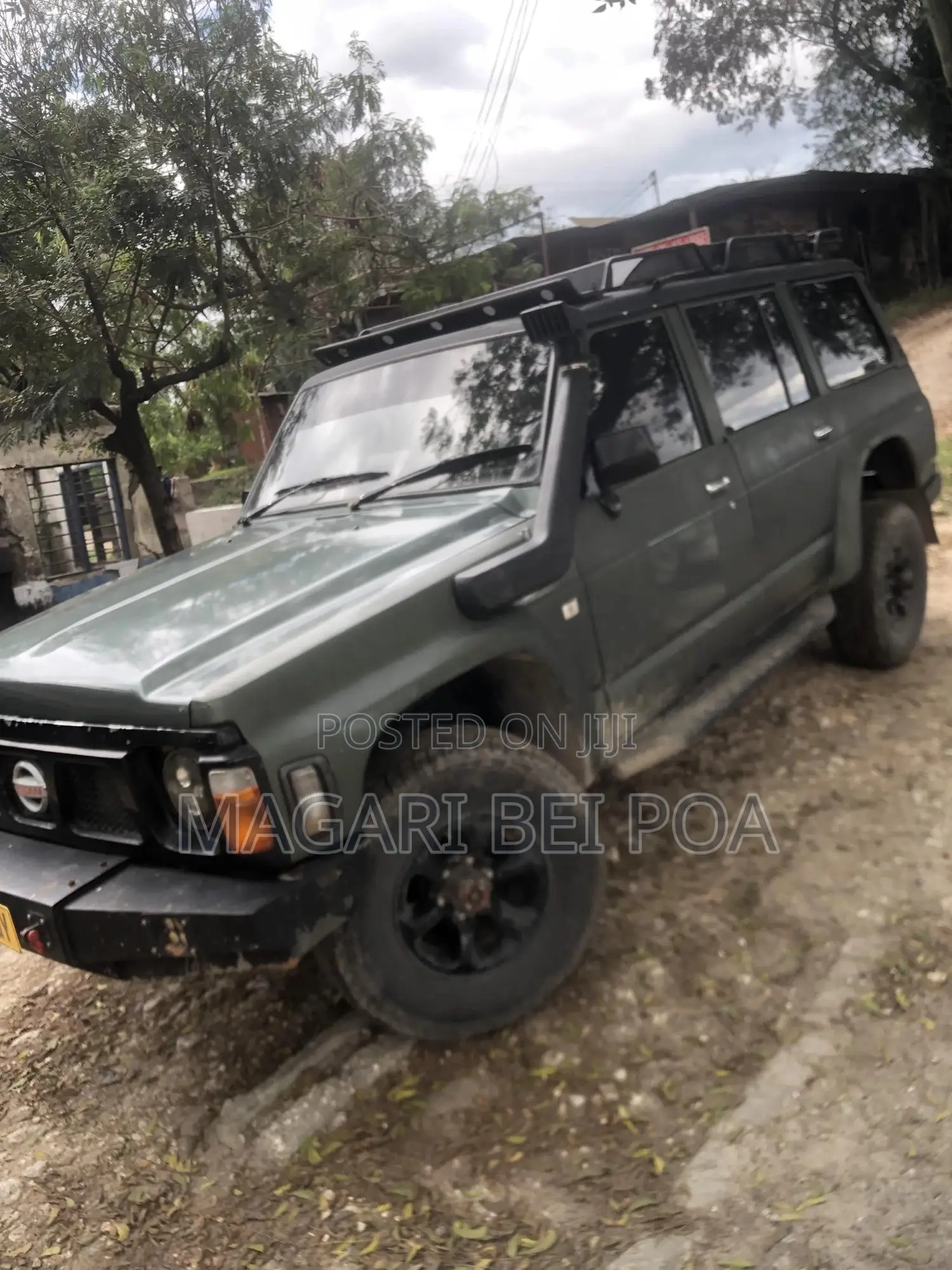 Nissan UA-QG 2000 Gray