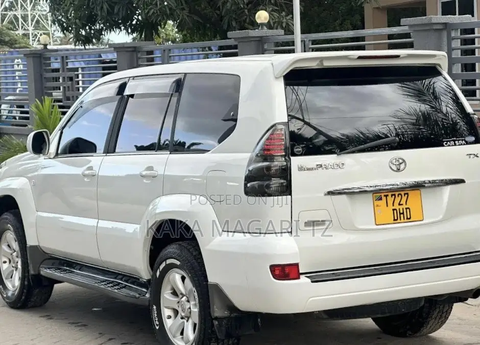 Toyota Land Cruiser Prado 2006 White