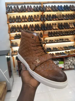 Mens Boots Louis Vuitton Brown Material Leather
