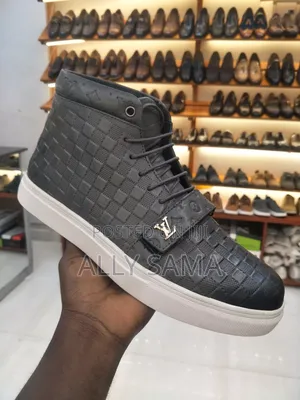 Mens Boots Louis Vuitton Gray Materil Leather