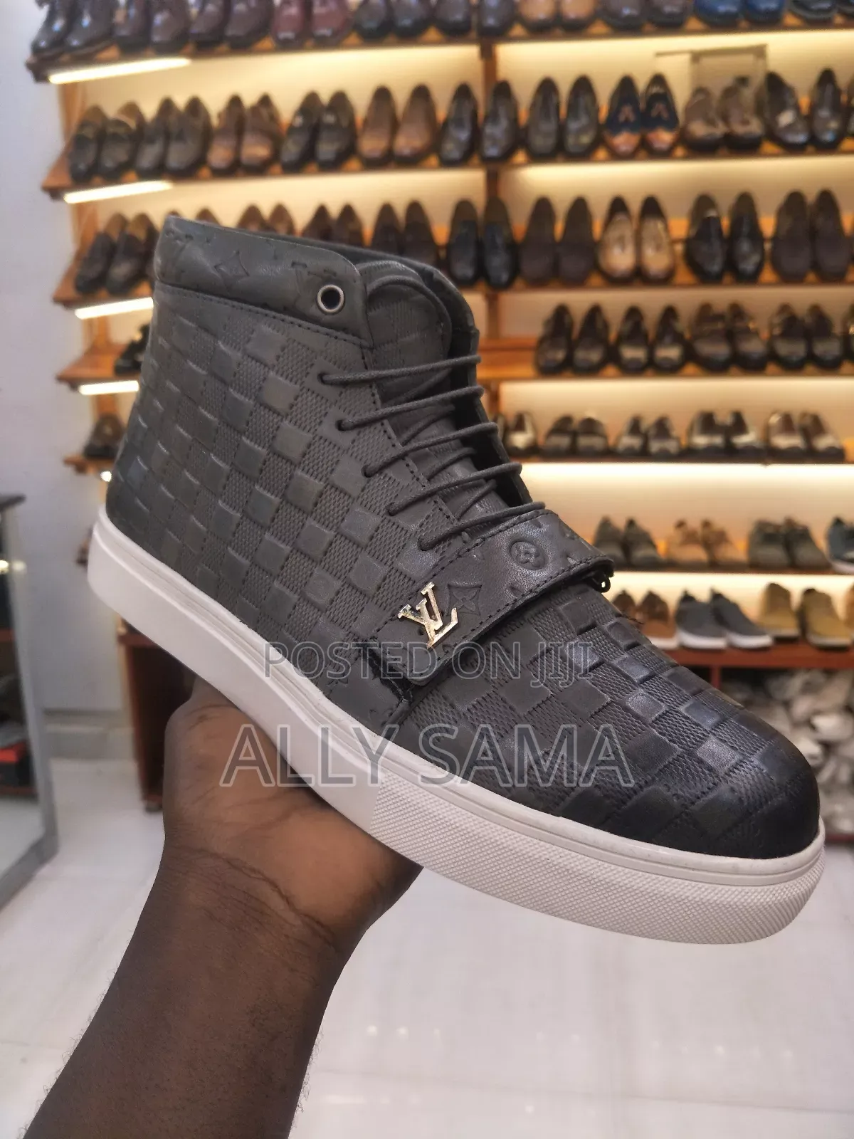 Mens Boots Louis Vuitton Gray Materil Leather