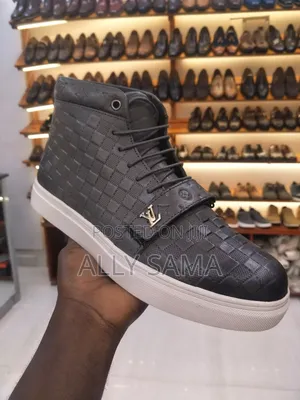 Mens Boots Louis Vuitton Gray Materil Leather