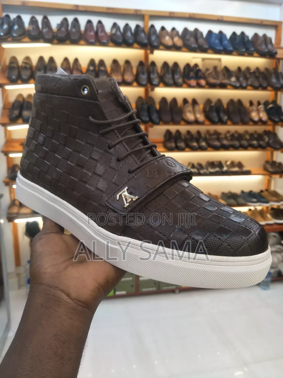 Mens Boots Louis Vuitton Brown Material Leather