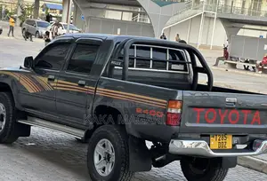 Toyota Hilux 1995 Gray