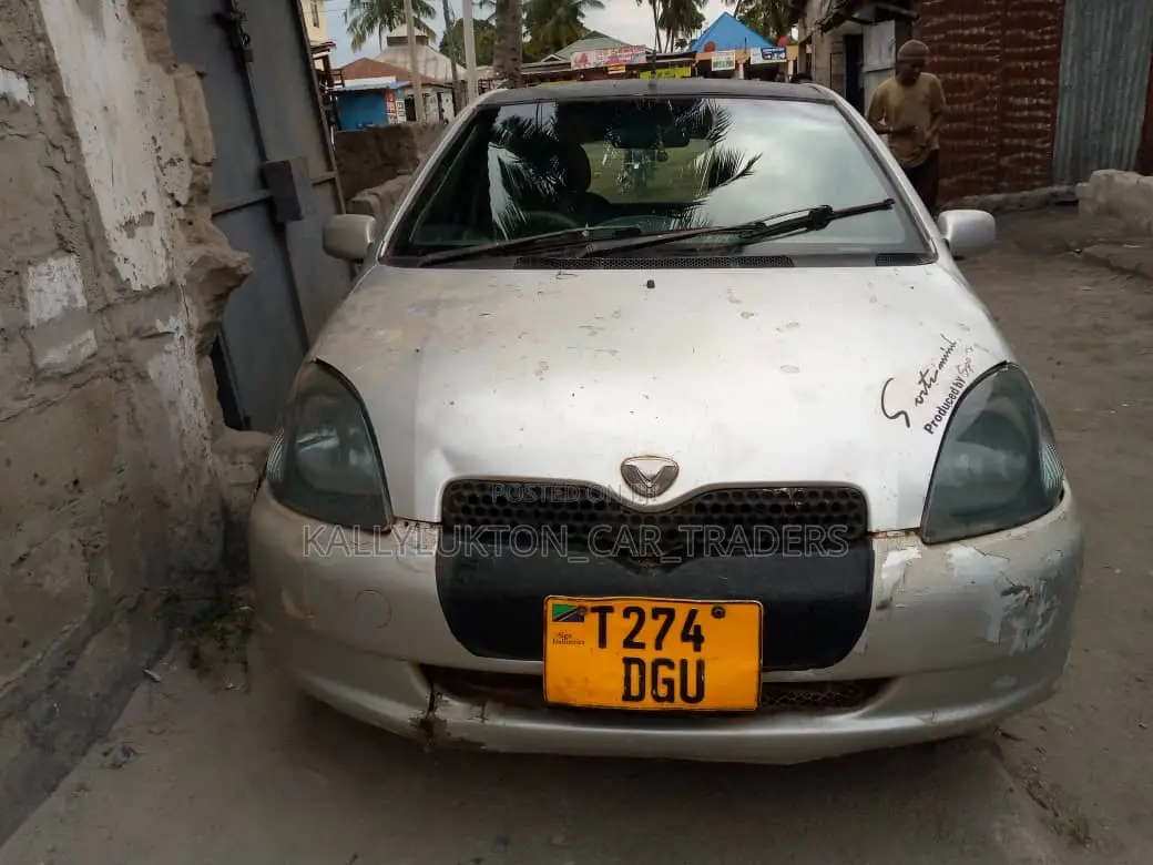 Toyota Vitz 2005 Silver