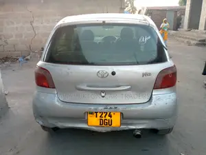 Toyota Vitz 2005 Silver