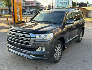 Photo - Toyota Land Cruiser 4.6 V8 ZX 2017 Gray