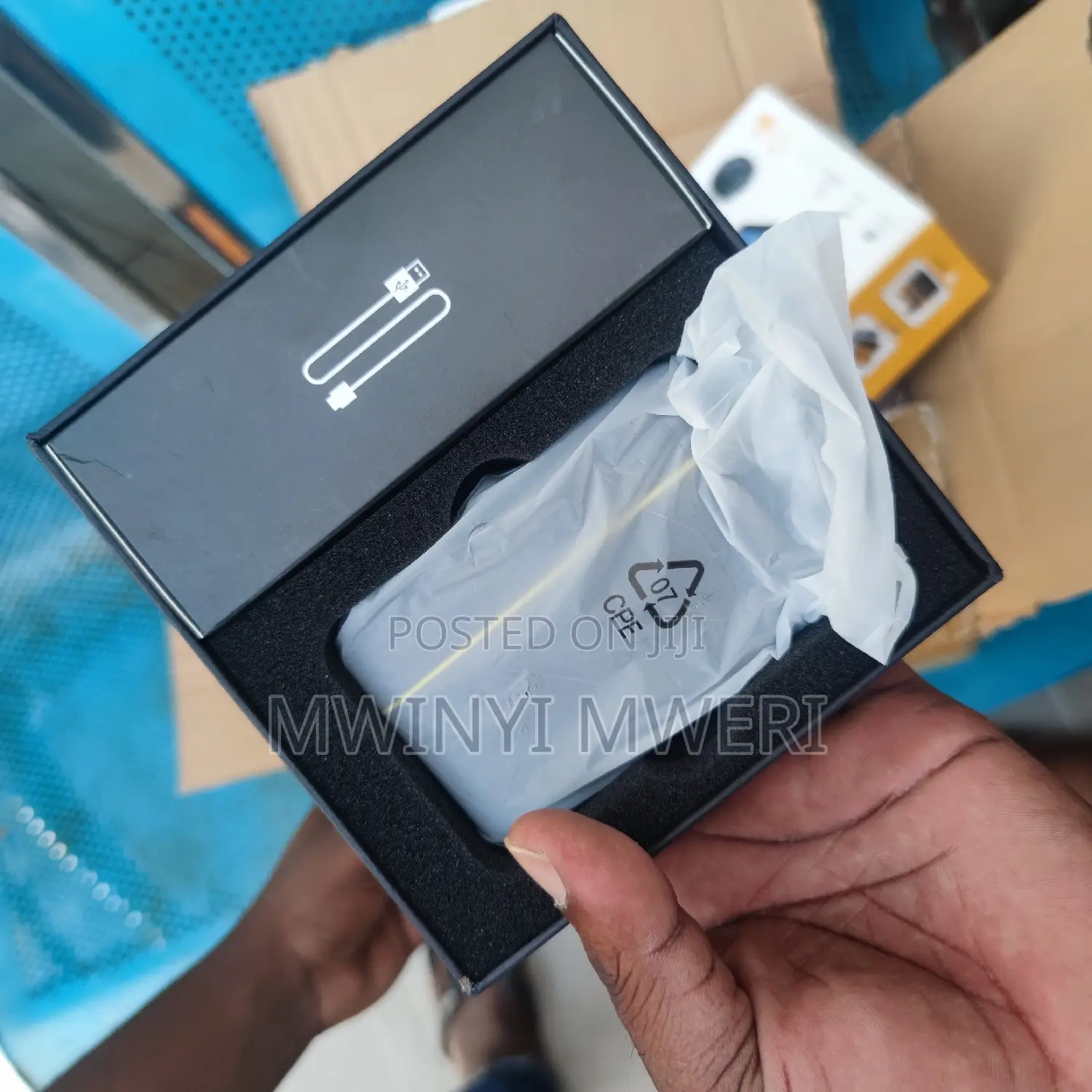 Sx12 Wireless Lavalier Clip-on Microphone (1r+2t+1power Case