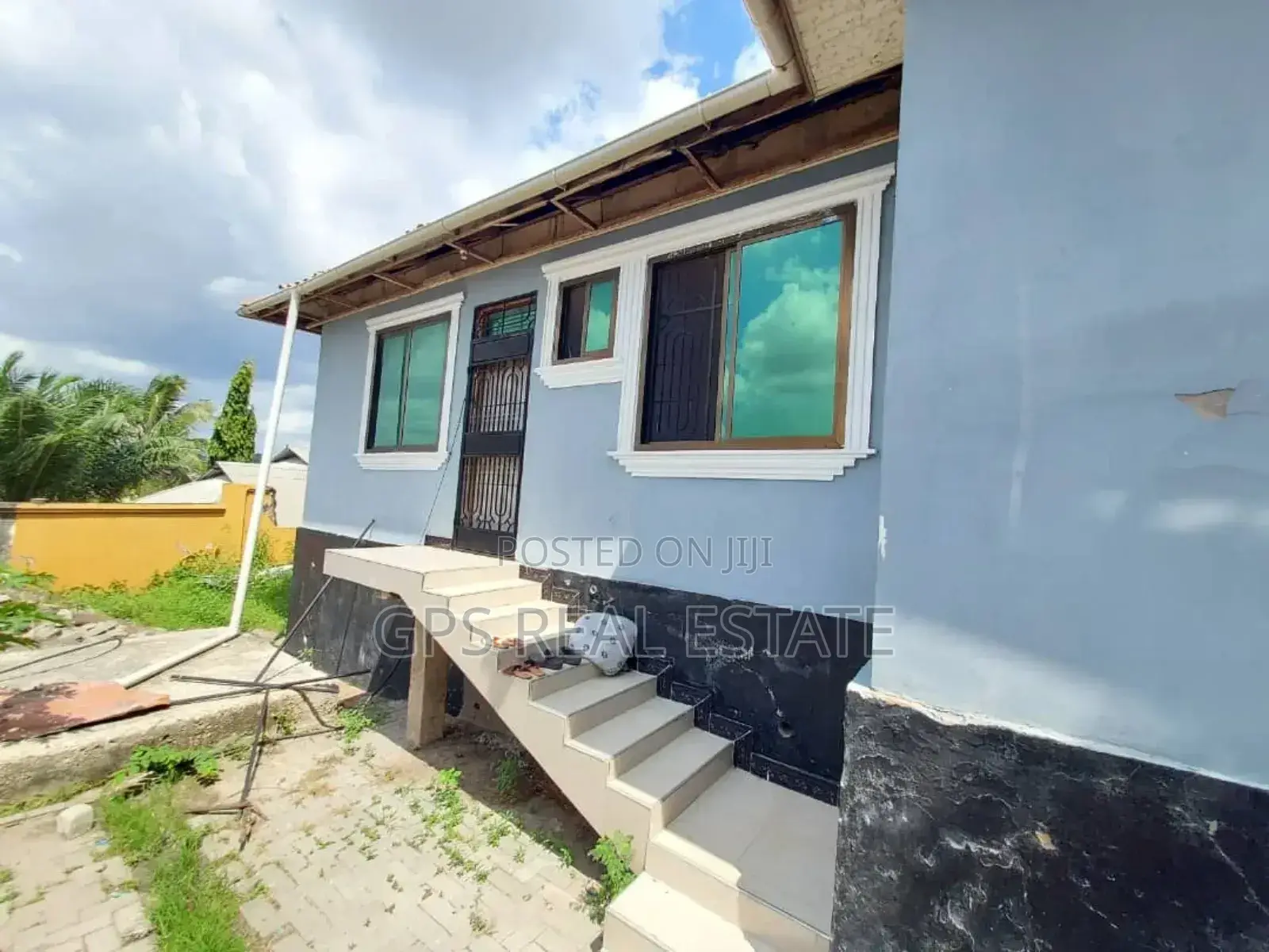 8bdrm House in Kimara Korogwe, Kinondoni for sale