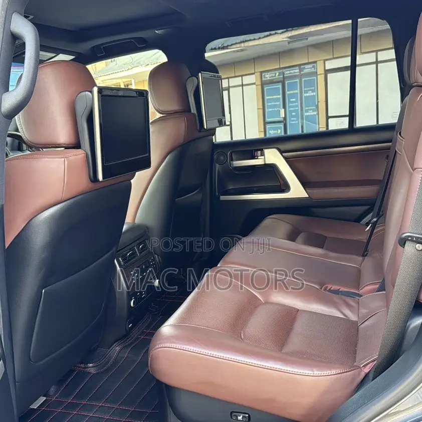 Toyota Land Cruiser 4.6 V8 ZX 2017 Gray