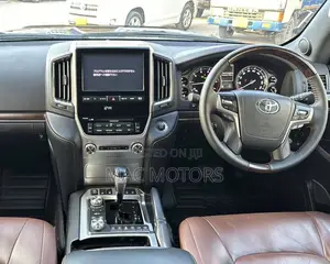 Toyota Land Cruiser 4.6 V8 ZX 2017 Gray