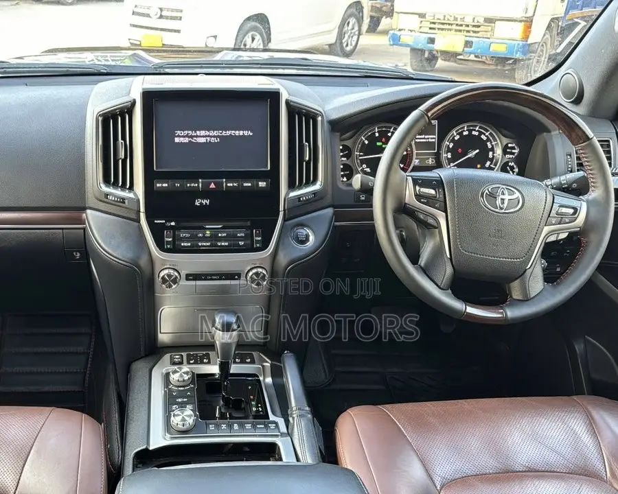 Toyota Land Cruiser 4.6 V8 ZX 2017 Gray