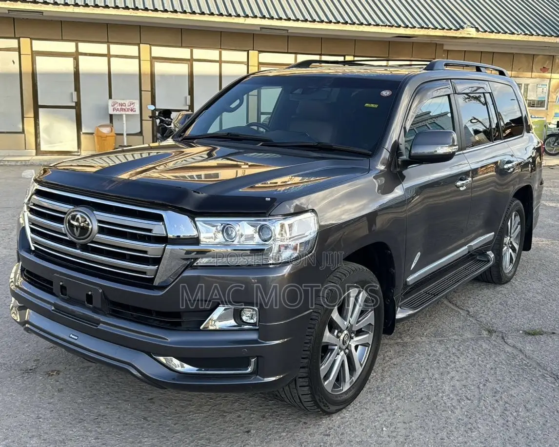 Toyota Land Cruiser 4.6 V8 ZX 2017 Gray