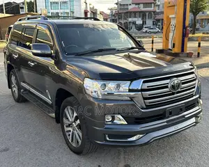 Toyota Land Cruiser 4.6 V8 ZX 2017 Gray