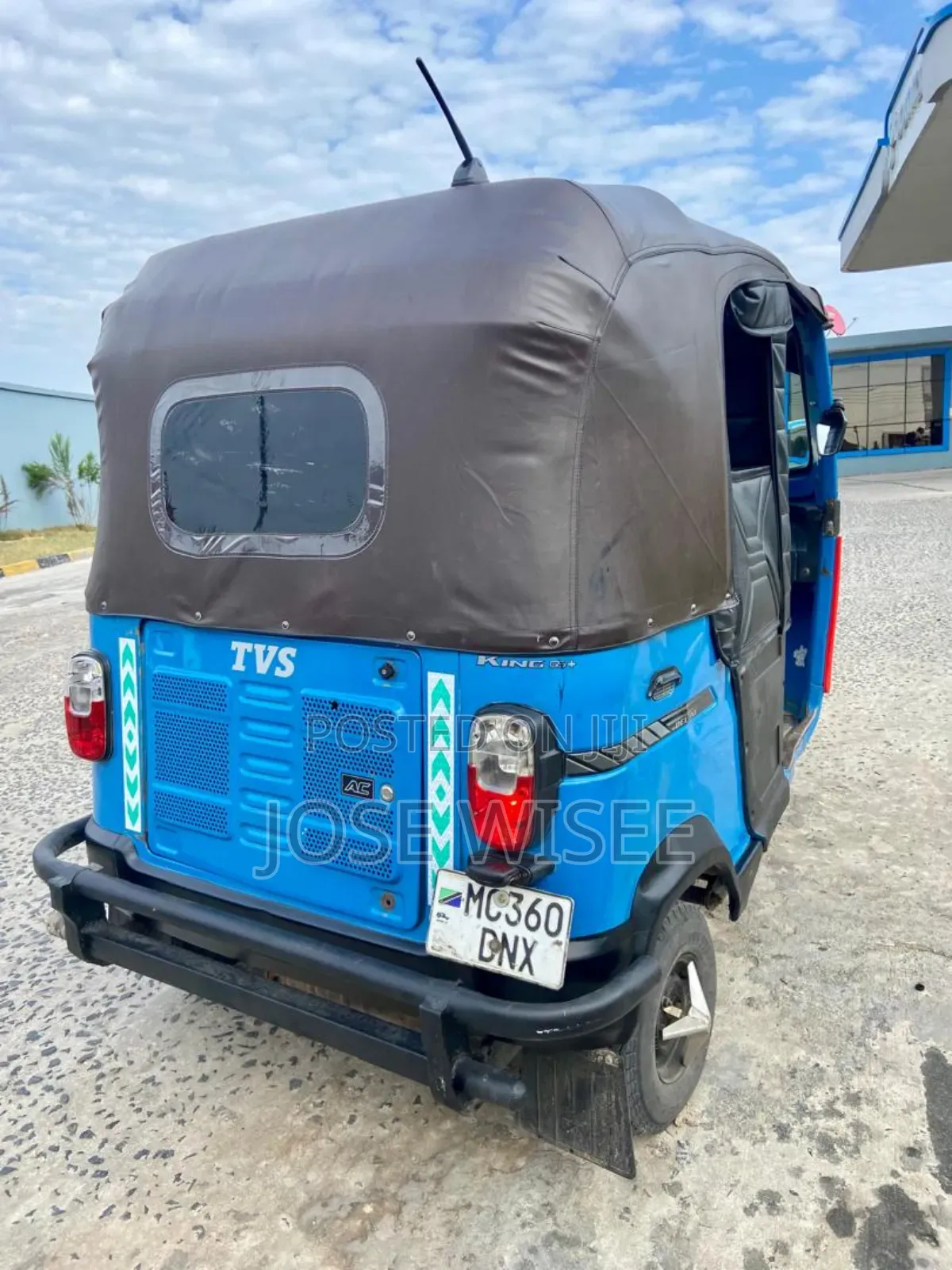 Bajaj Avenger 200 2024 Blue