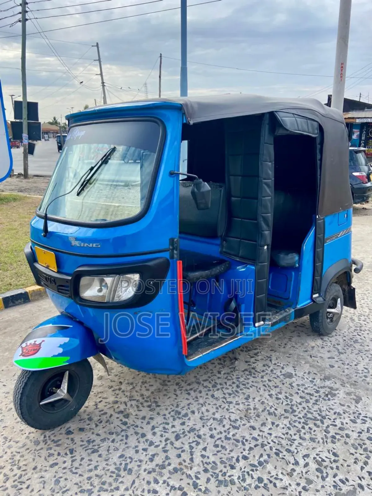 Bajaj Avenger 200 2024 Blue