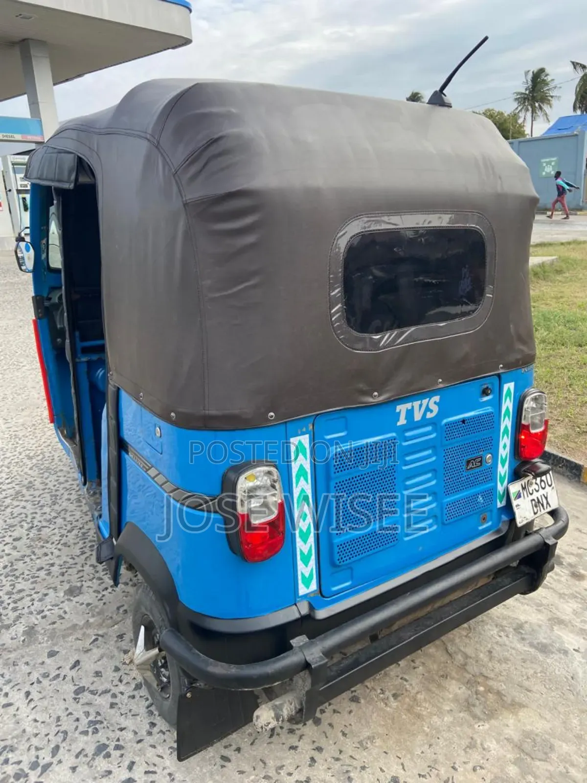 Bajaj Avenger 200 2024 Blue