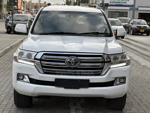 Toyota Land Cruiser 2017 White