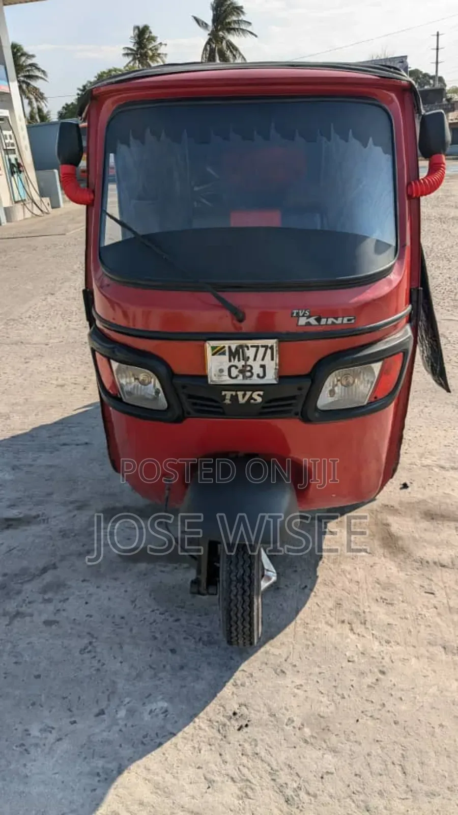 Bajaj Avenger 200 2023 Red