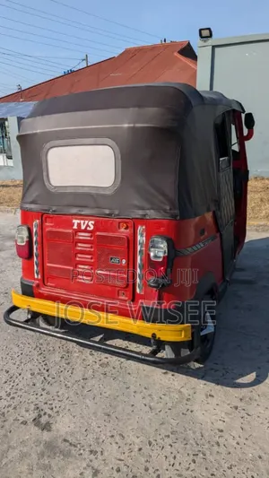 Bajaj Avenger 200 2023 Red