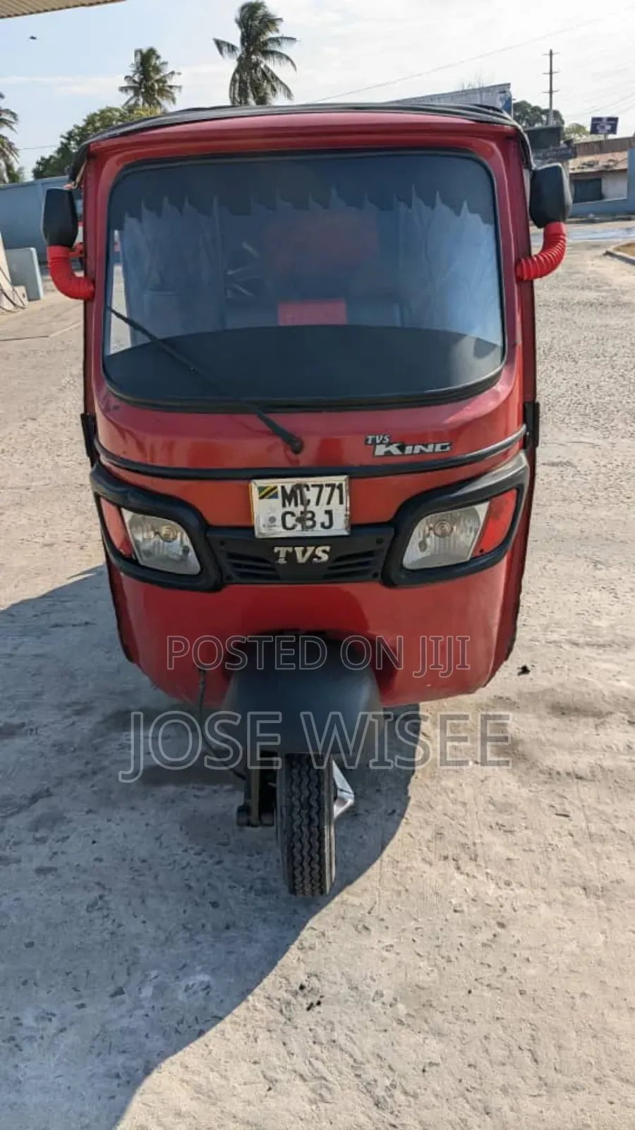 Bajaj Avenger 200 2023 Red