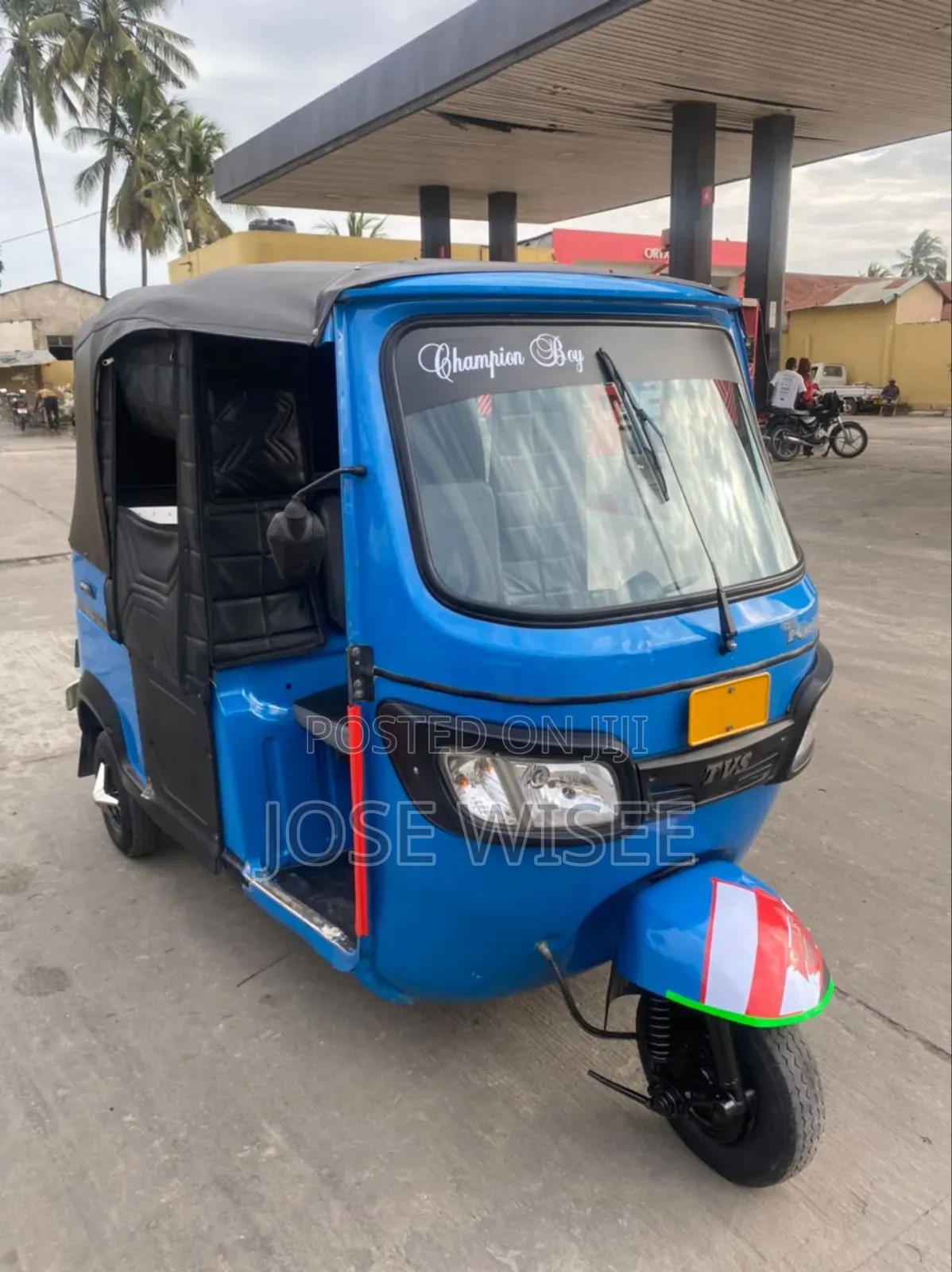 Bajaj Avenger 200 2024 Blue